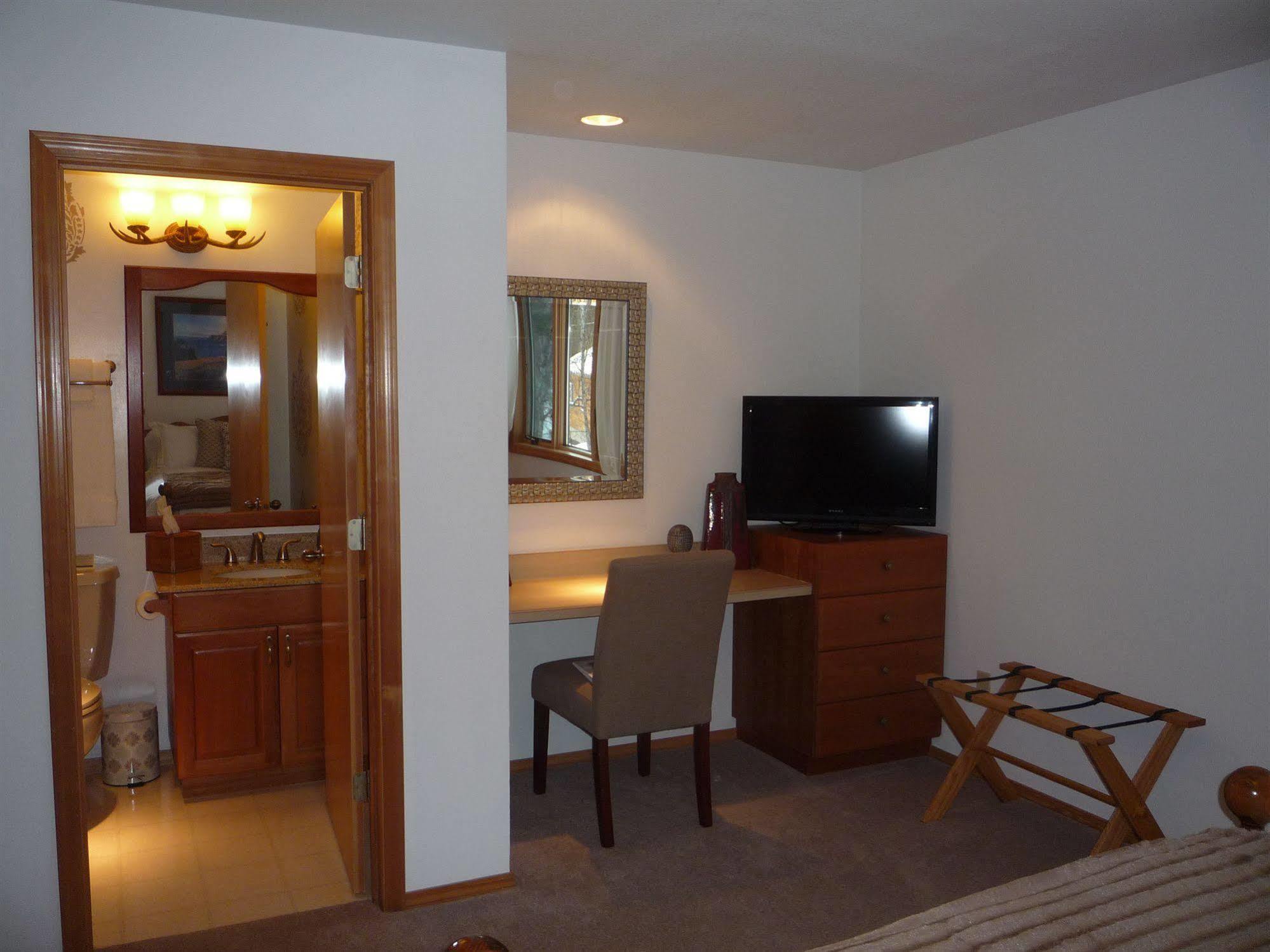 Meadow Lake View Bed And Breakfast Колумбия-Фолс Экстерьер фото