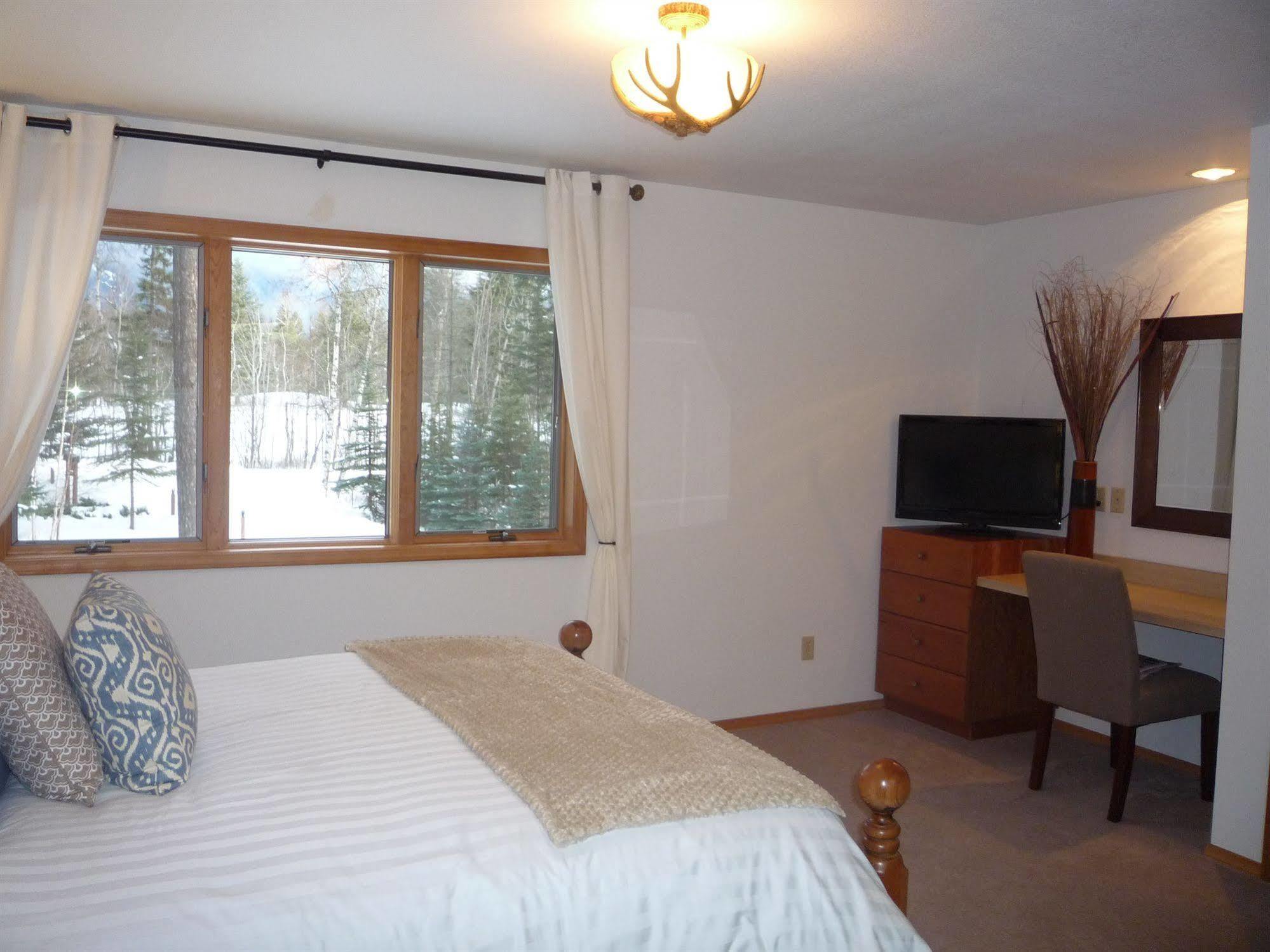 Meadow Lake View Bed And Breakfast Колумбия-Фолс Экстерьер фото