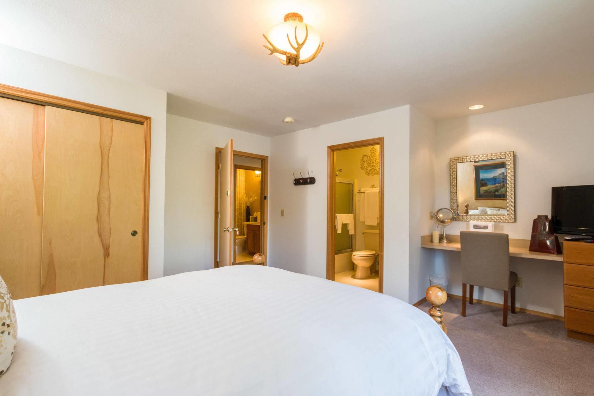 Meadow Lake View Bed And Breakfast Колумбия-Фолс Экстерьер фото
