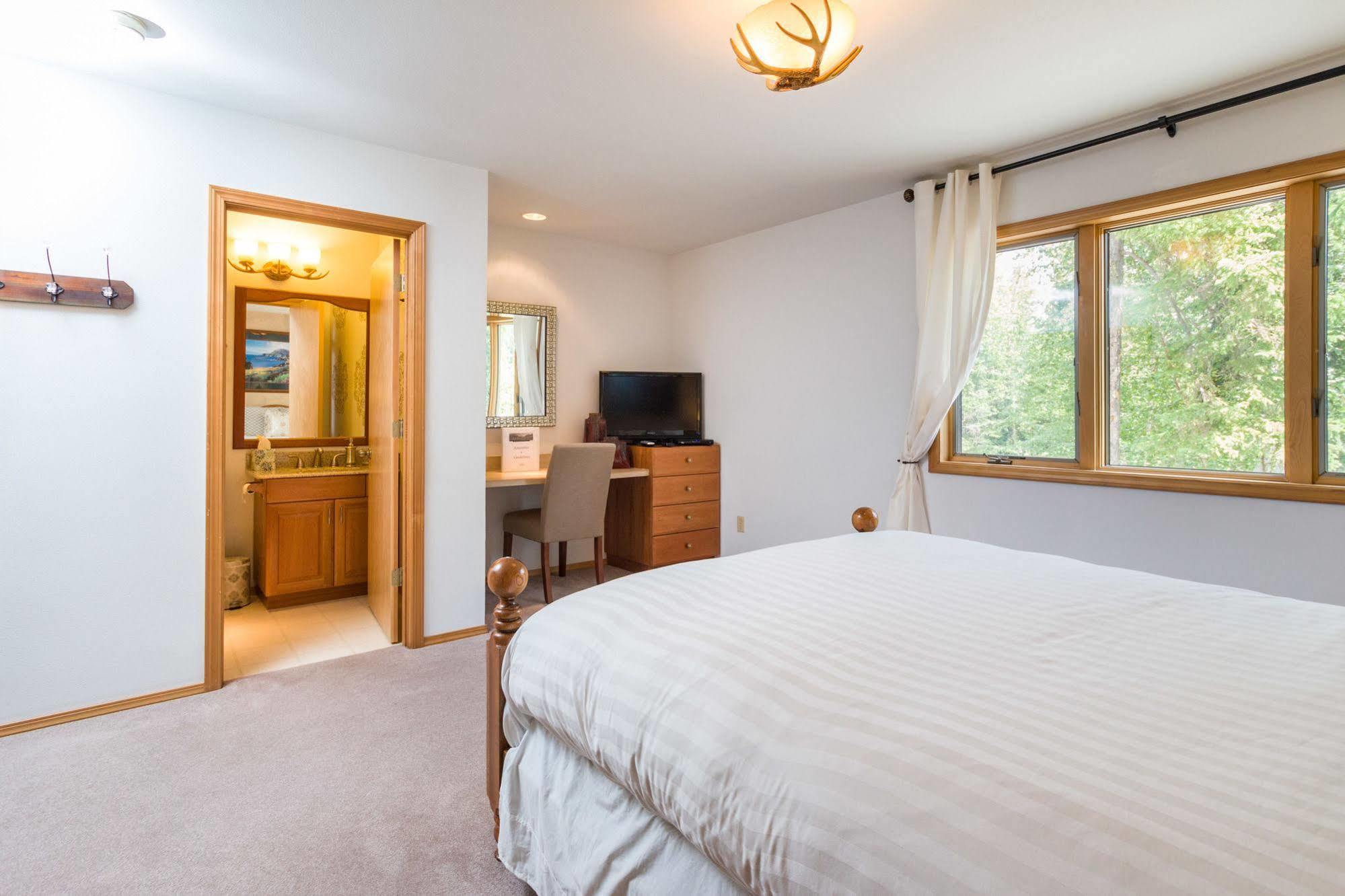 Meadow Lake View Bed And Breakfast Колумбия-Фолс Экстерьер фото